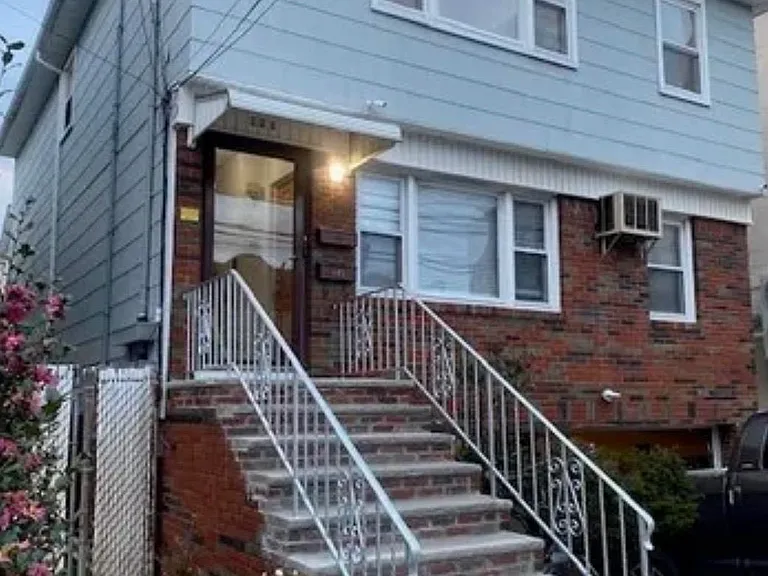 121 Mallory Ave #3 — Photo 1