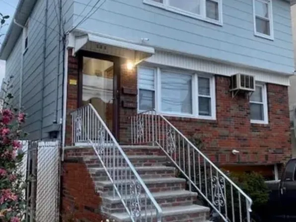 121 Mallory Avenue image 1 of 16