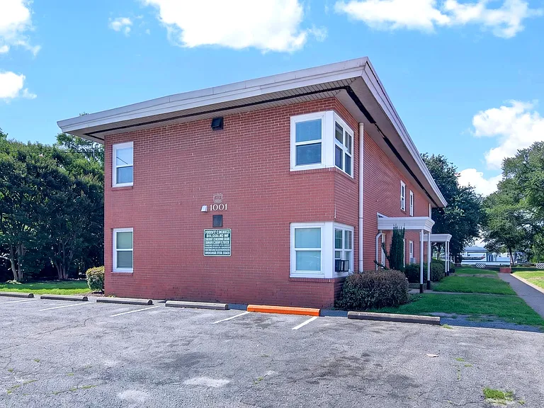 1001-1005 Little Bay Ave — Photo 3
