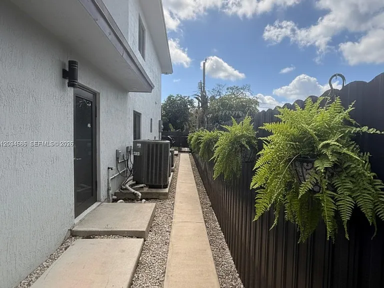 1720 NW 110th Ter #B — Photo 12