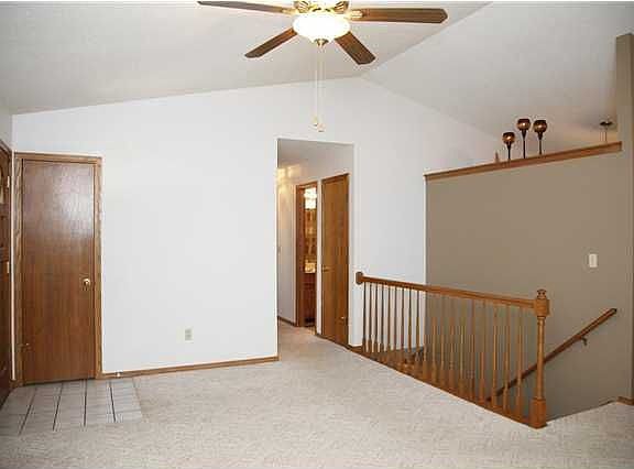 5th image of 533 E Showalter St