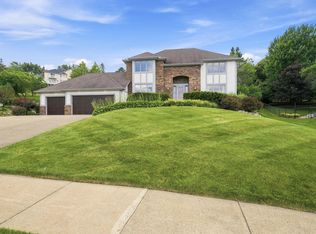 5025 W 94th St, Bloomington, MN 55437