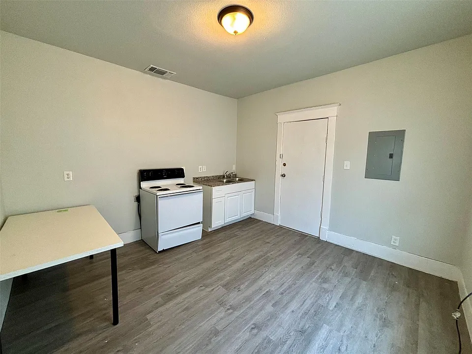 This is the layout for 1627 Alston Unit 3