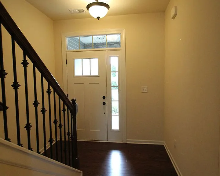 1044 Archibald Ave — Photo 3