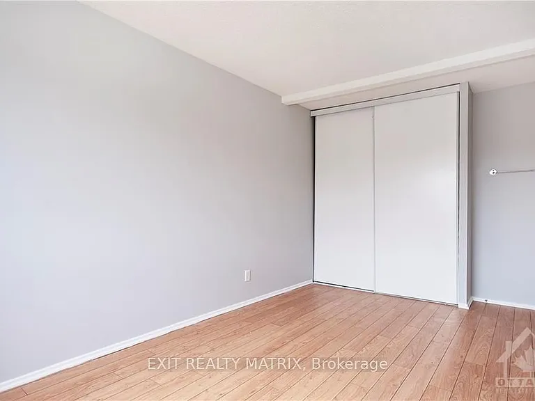 2988 Fairlea Cres — Photo 16