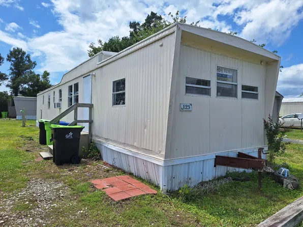 123 Holly St, Holly Ridge, NC 28445