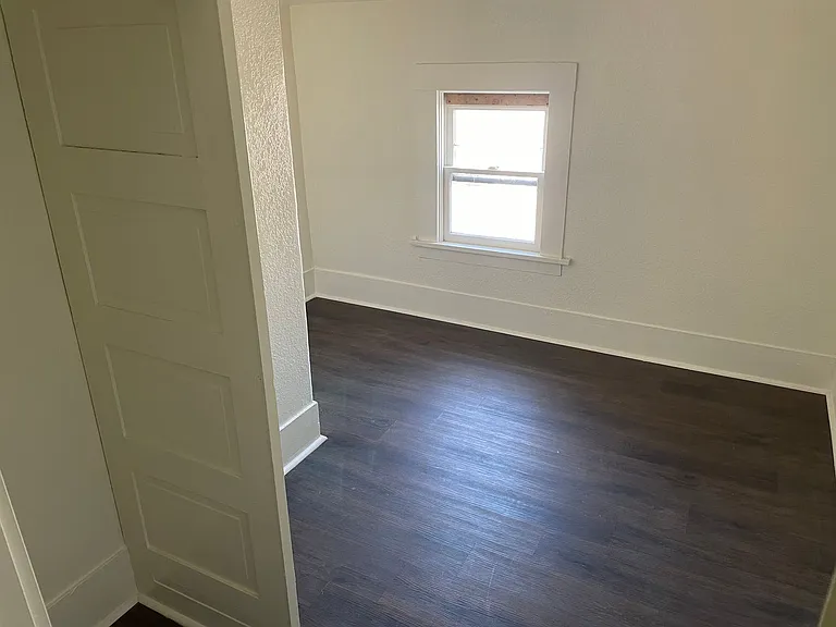 446 Lewis St — Photo 5