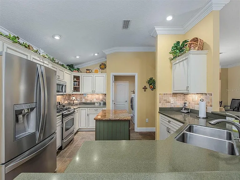 1281 Pendleton Cir — Photo 14
