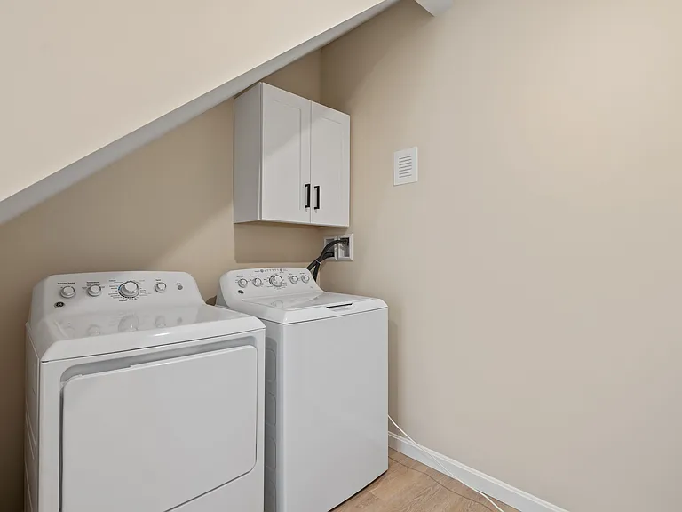 23 Deer St #B — Photo 14