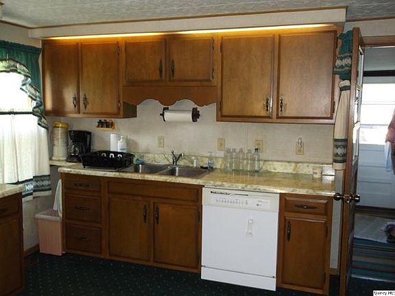 Home for Sale in Bowen, IL $64,500