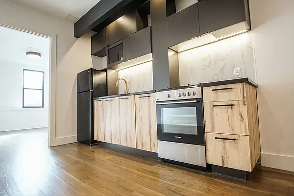 Rented by Lofts and Flats LLC | media 29