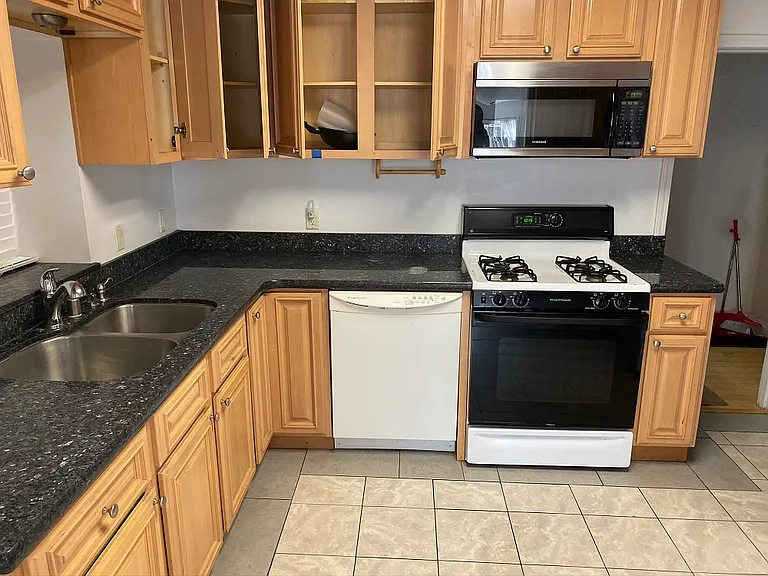 918 Diamond St — Photo 8