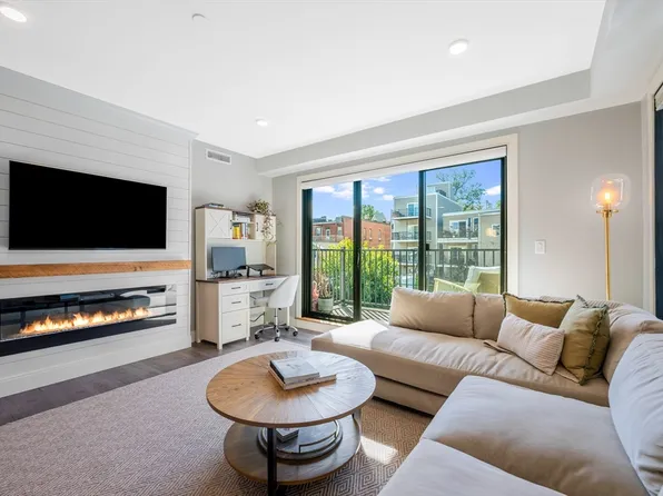 765 E 3rd St #201, South Boston, MA 02127