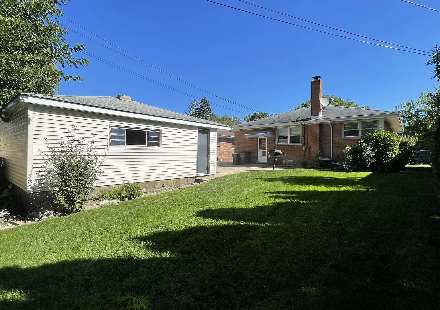 3 bed, 1192 sqft, $3,300 — Photo 3