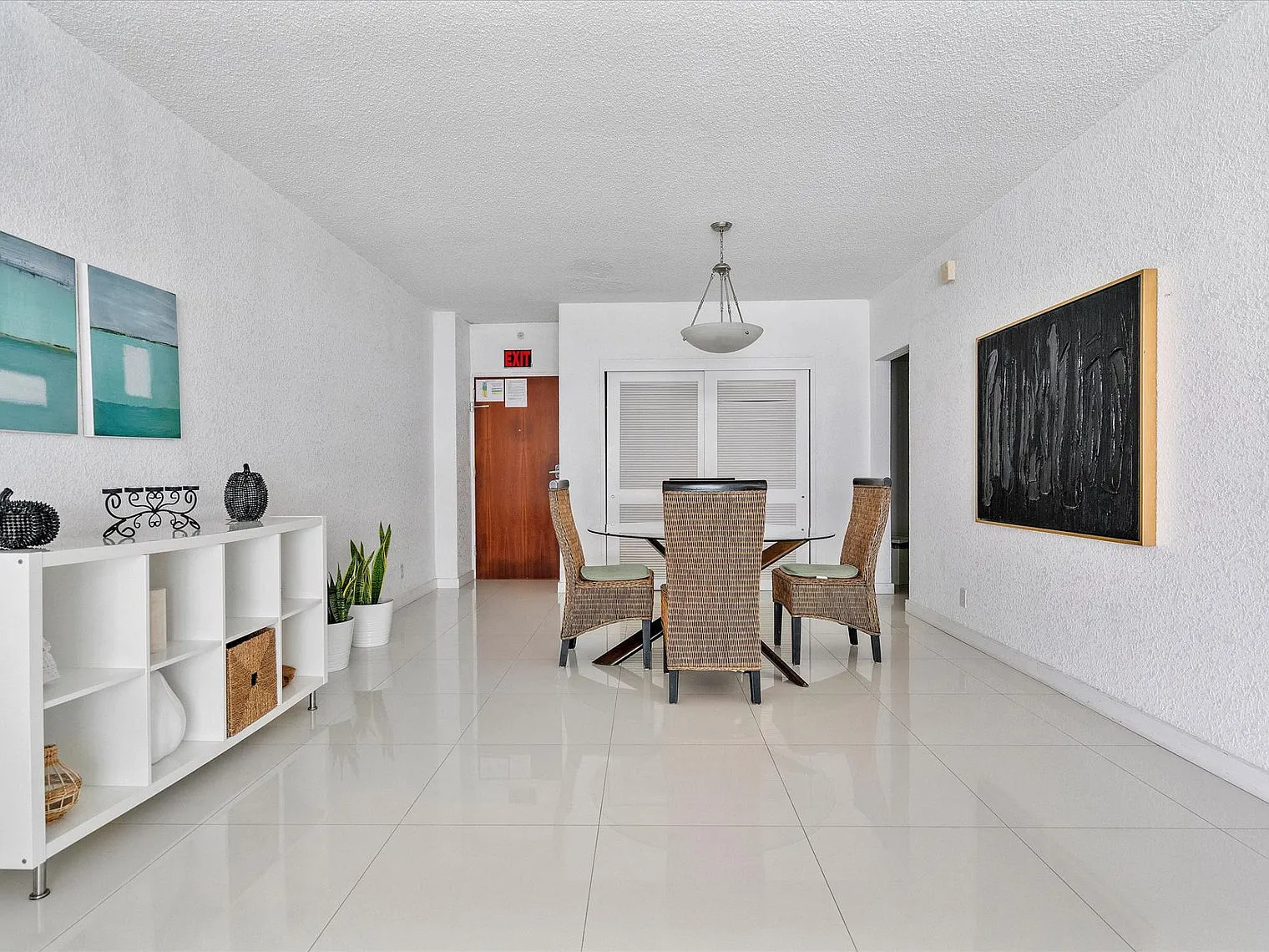 1 bed, 1.0 bath, 904 sqft, $3,281 — Photo 4