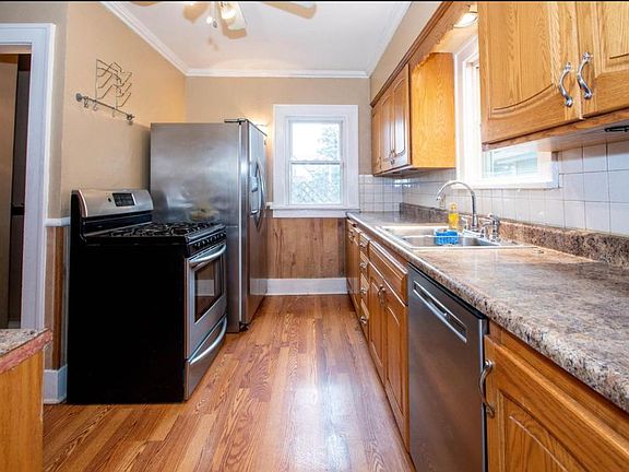 4th image of 203 E Corrington Ave