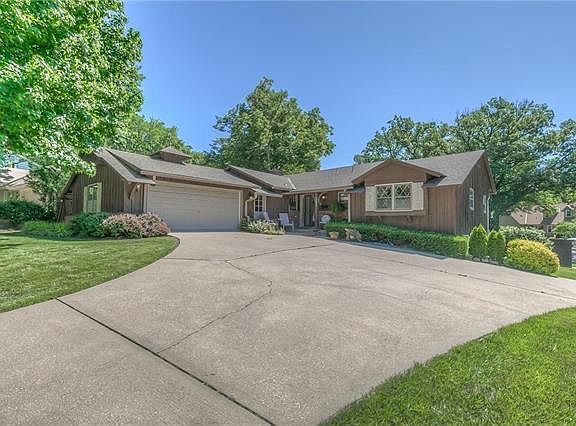 2nd image of 10031 Briar Dr