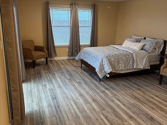 2nd image of 307 Mesa Dr