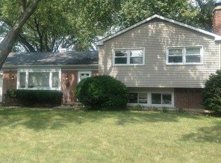 769 Dover Ct, Crystal Lake, IL 60014