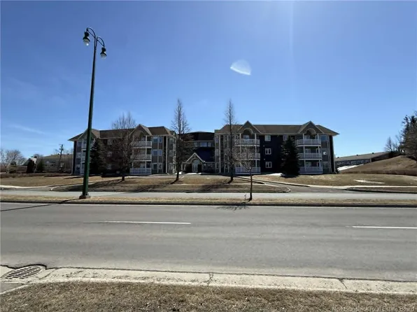 50 Salmon Blvd #102, Campbellton, NB E3N 3T7