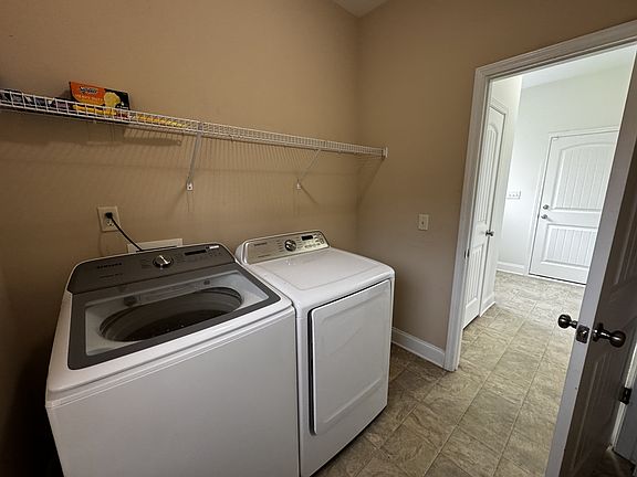 5th image of 213 Admiral Ct