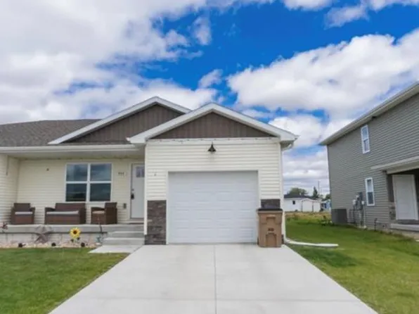 944 E 19th St, Grand Island, NE 68801