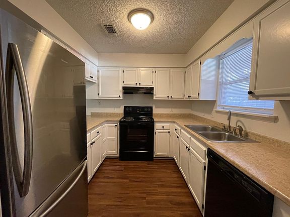 3rd image of 3692 Donovan Dr