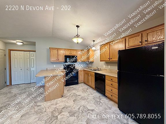 5th image of 2220 N Devon Ave #202