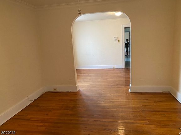 2nd image of 207-209 Shepard Ave #1