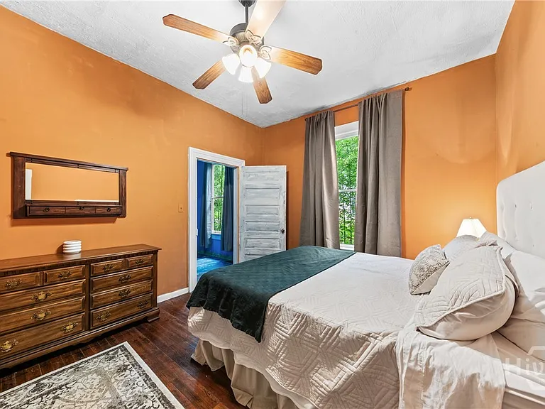 1455 E Broad St — Photo 13