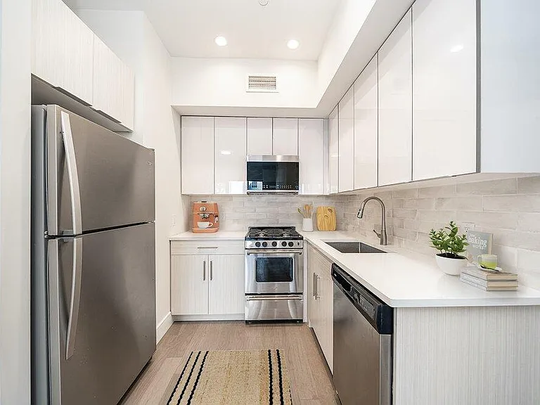 65 Newkirk — Photo 1