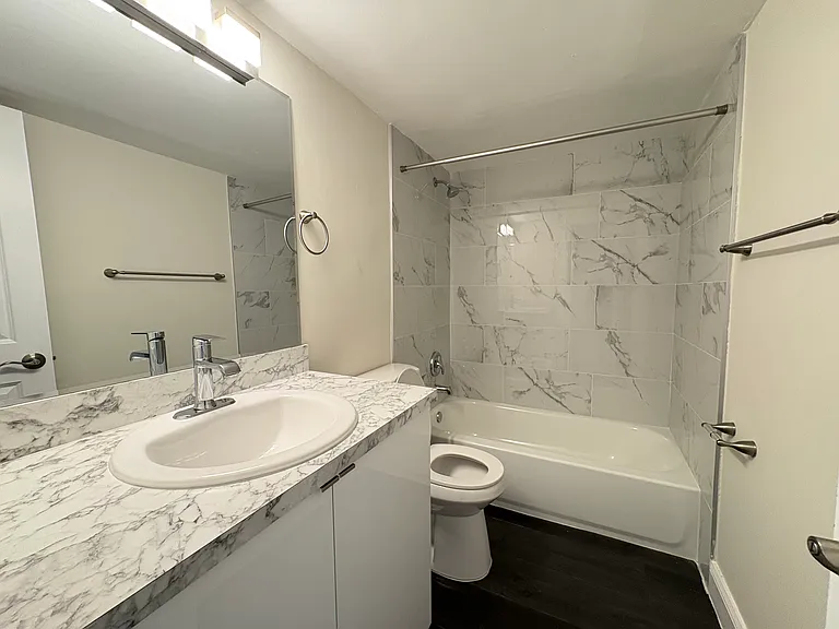 601 SW 2nd Ave #7 — Photo 7