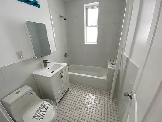 Rented by Premier Metro Realty Corp | media 21