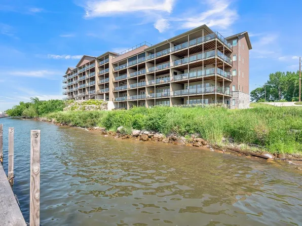 570 Linden Dr #104, Arnolds Park, IA 51331