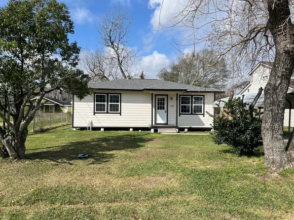 170 Lois St, Clute, TX 77531