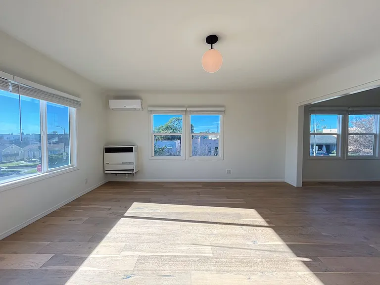 2202 S Bronson Ave — Photo 13