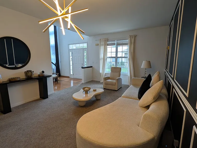 142 W Park Ave #D — Photo 3