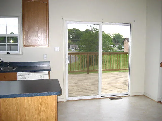 1006 Alandale Dr — Photo 7