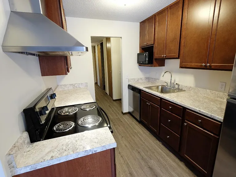Lakehill Apartments — Photo 9