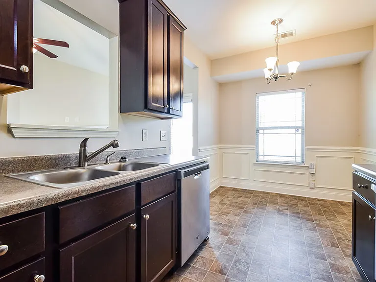 547 Joneus Dr — Photo 9