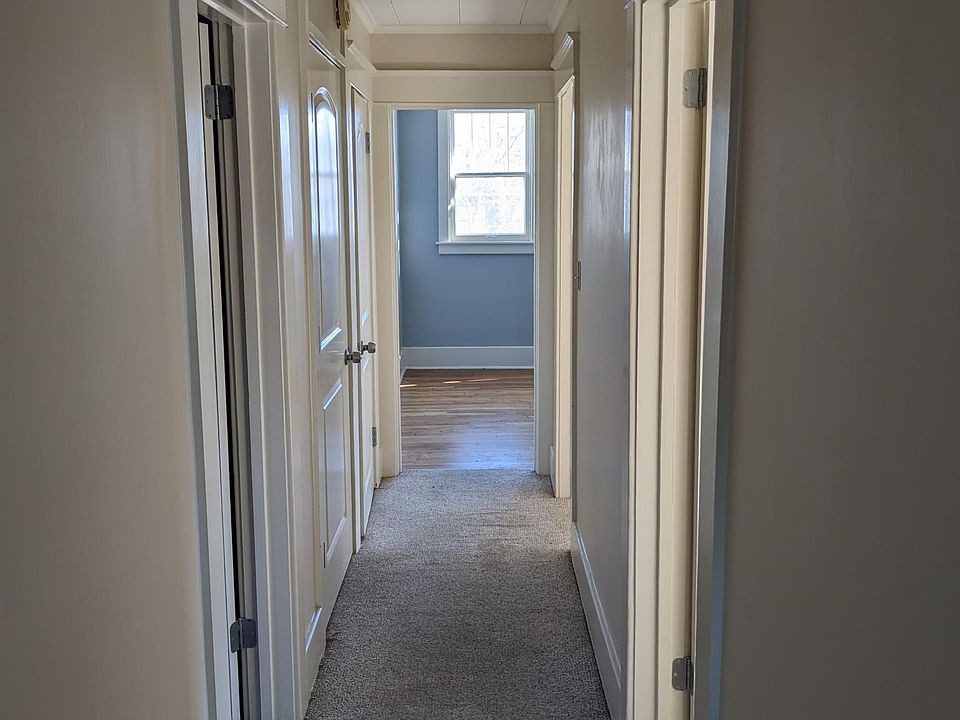 1st image of 202 W Bennett Ave Unit 202