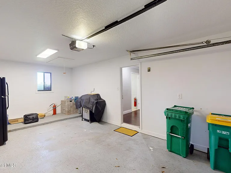 216 Country Club Dr — Photo 40