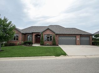 6112 Stockwood Dr, Dubuque, IA 52002