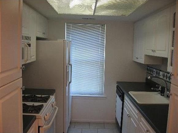 2nd image of 284 Bishop Ct