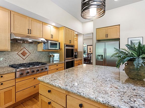 First blush of this amazing kitchen is the expansive granite island!  Truly a statement of excellent taste and commitment to quality.>