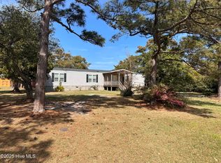 413 Diamond City Dr, Harkers Island, NC 28531