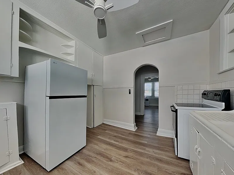 2 bed, 1.0 bath, 780 sqft, $1,250 — Photo 2