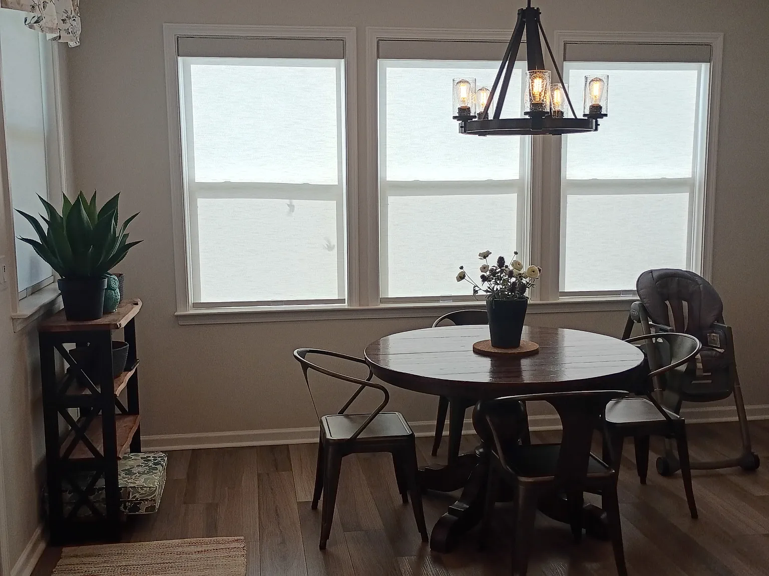 3 bed, 2.5 bath, 1795 sqft, $3,200 — Photo 4