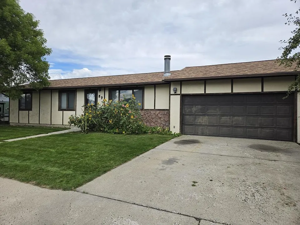 89 Oakwood Ln