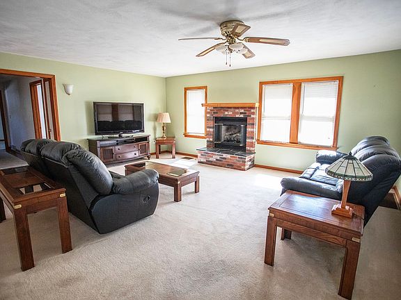 5th image of 403 Blackstone Dr